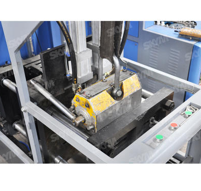 What is the working process of the Blow Molding Machine?