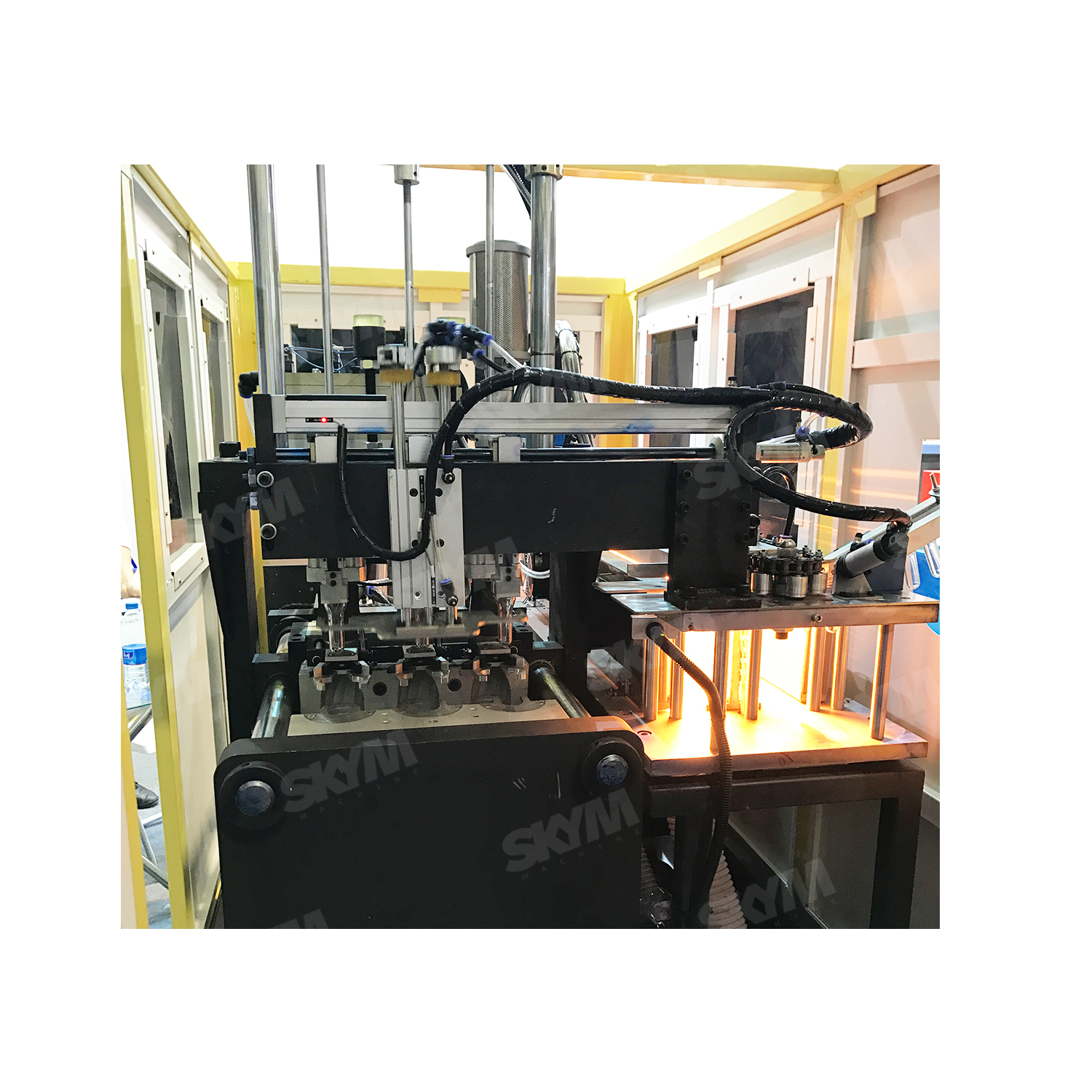 3000BPH Automatic PET Bottle Blow Molding Machine